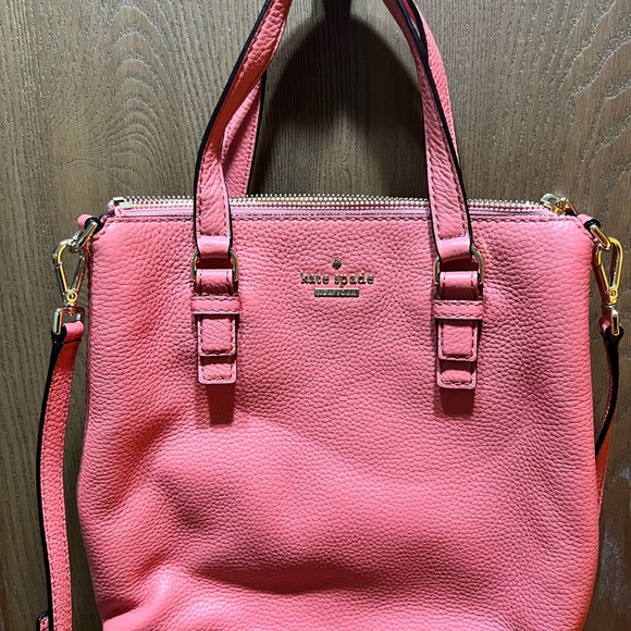 Kate Spade Small crossbody. - Picture 2 of 6